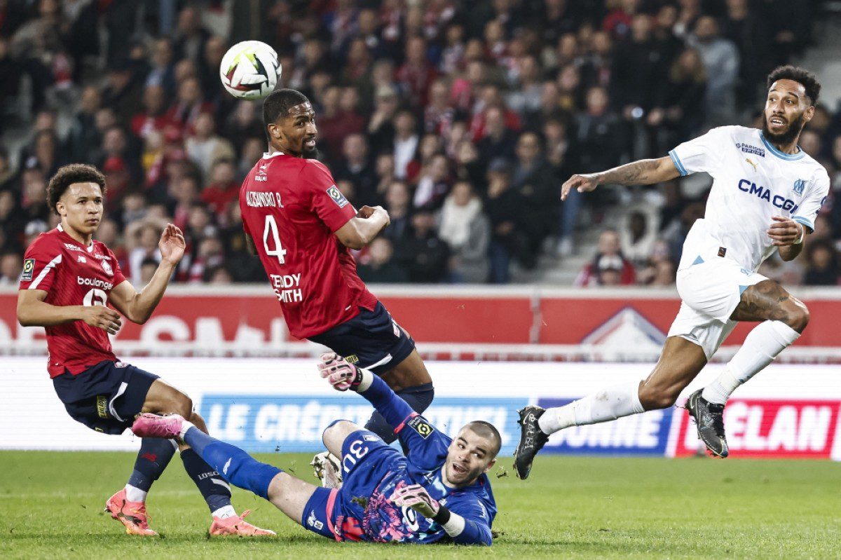 A lesão, a Sardenha e o preço político de uma viagem Mbappé vaiado no Bernabéu r