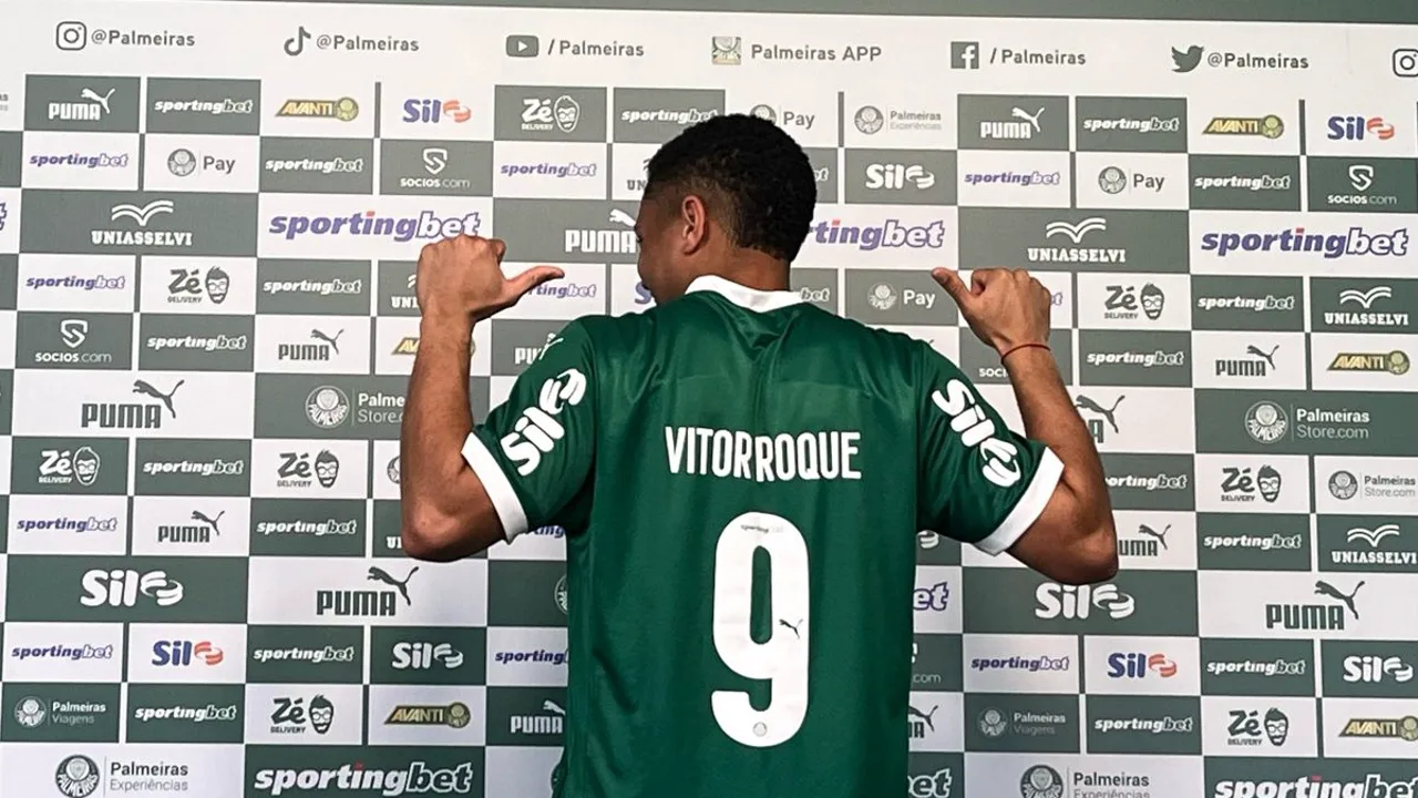 Vitor Roque (Palmeiras) e Yuri Alberto (Corinthians) em lances de ataque pelo Brasileirão Série A 2026