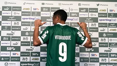 Vitor Roque ou Yuri Alberto: quem domina o ataque do Brasileirão agora e em 5 anos