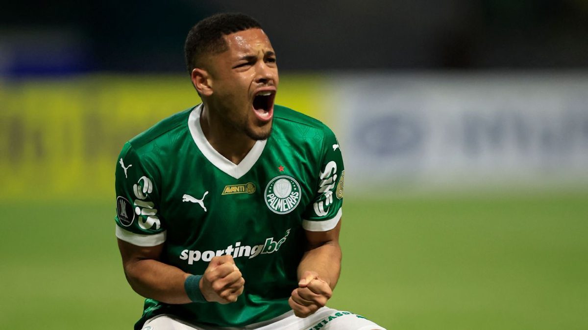 Hoje, qual está em melhor momento Vitor Roque ou Yuri Alberto