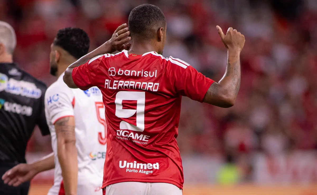 Se você fosse comprar um, qual escolheria Alerrandro ou Pedro Rocha
