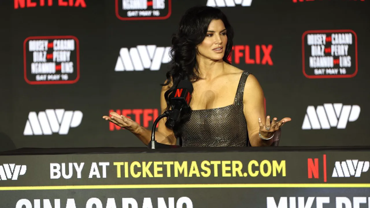 Ronda Rousey e Gina Carano se encaram durante a coletiva de imprensa do MVP MMA em Nova York, abril de 2026