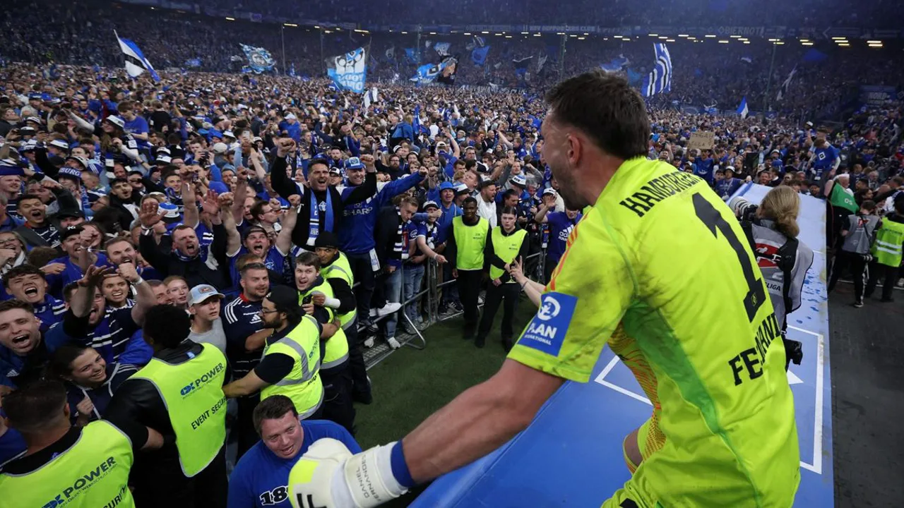 Jogadores de Chelsea e Manchester City disputam bola no gramado de Wembley durante final da FA Cup