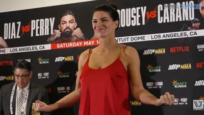 Rousey e Carano bateram o peso e amanhã o MMA feminino para no tempo