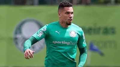 Nove meses de ausência e o Palmeiras ainda não sabe quando Paulinho volta