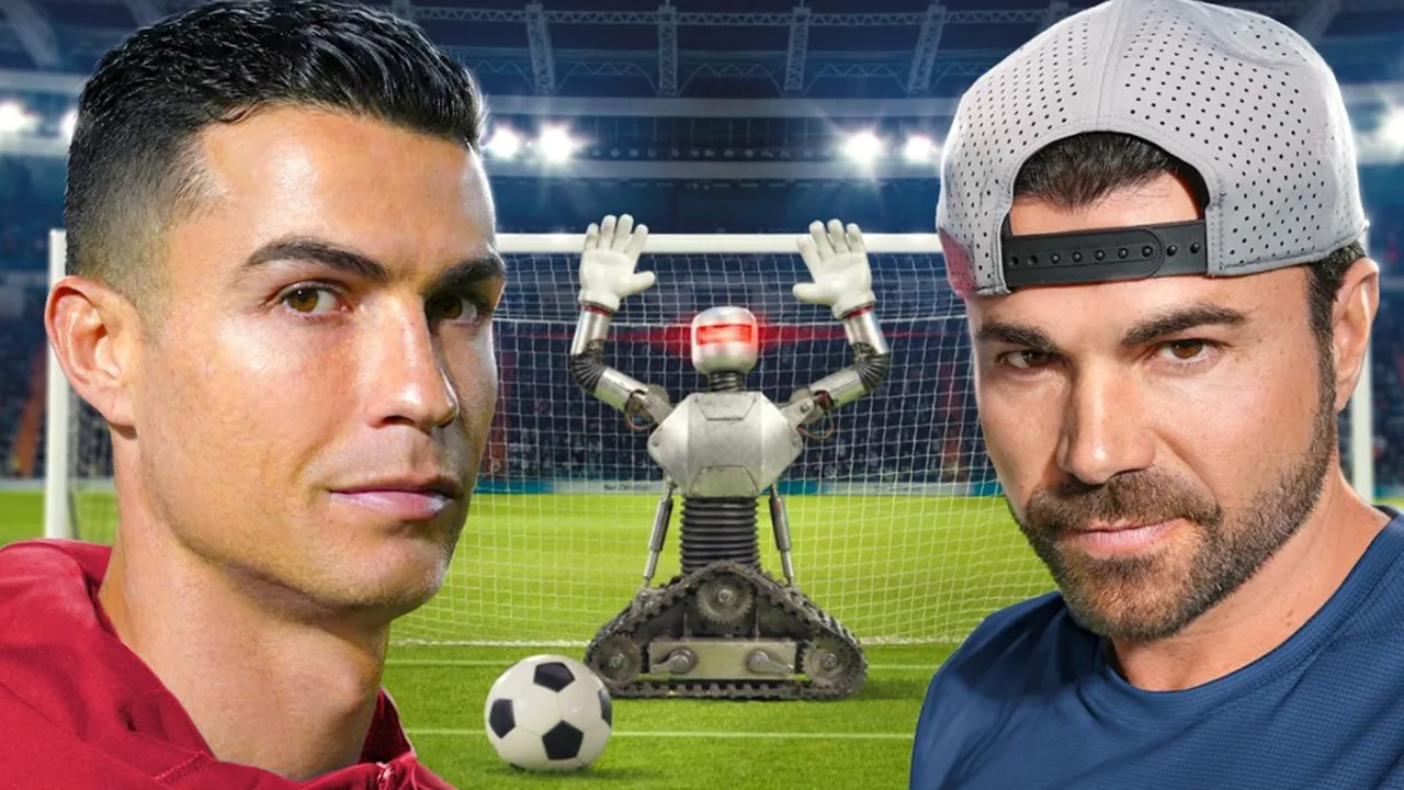 Cristiano Ronaldo em evento corporativo ao lado de logotipo da CazéTV e LiveMode