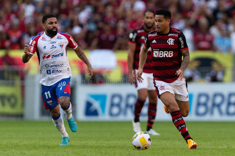 O que aconteceu taticamente nos dois jogos contra o Vitória O Flamengo venceu o