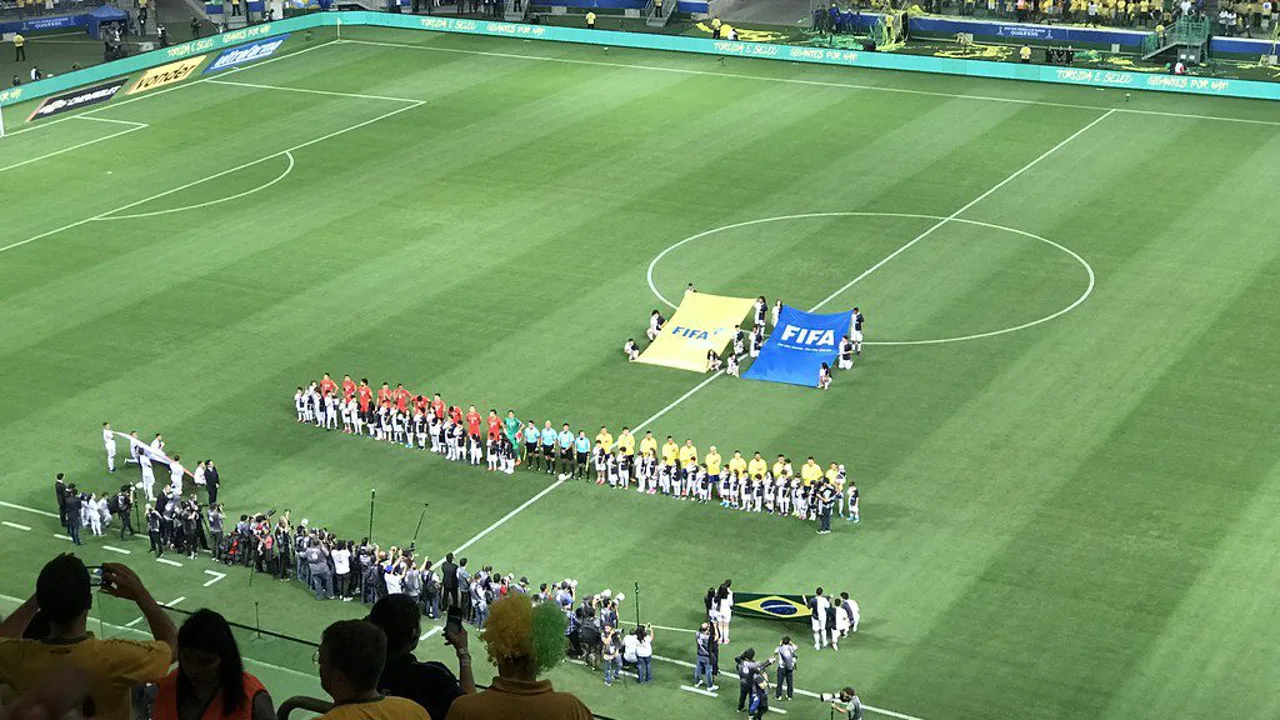 Goleiro Nikita Haikin com a camisa do Bodø/Glimt durante partida na Europa
