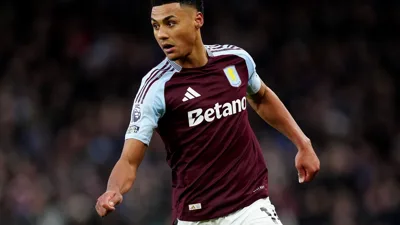 Aston Villa massacra Liverpool por 3 a 1 em Villa Park com dobradinha de Watkins