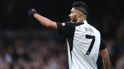 Jiménez ou Wissa: quem nasceu no tempo certo na Premier League