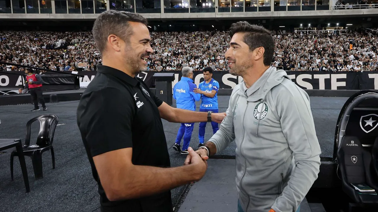 Abel Ferreira e Artur Jorge em beira de campo, confronto entre Palmeiras e Cruzeiro no Brasileirão 2026
