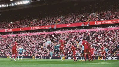 Quem é o garoto de 18 anos que Arne Slot já chama para treinar no Liverpool