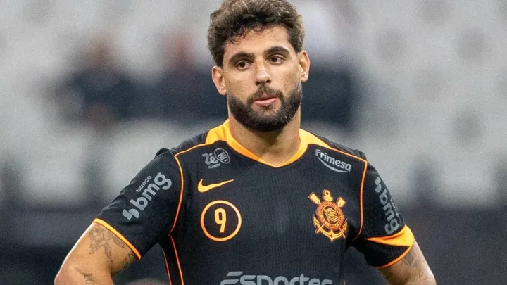 Yuri Alberto e Pedro Rocha em ação pelo Brasileirão Série A 2026, dois centroavantes brasileiros frente a frente