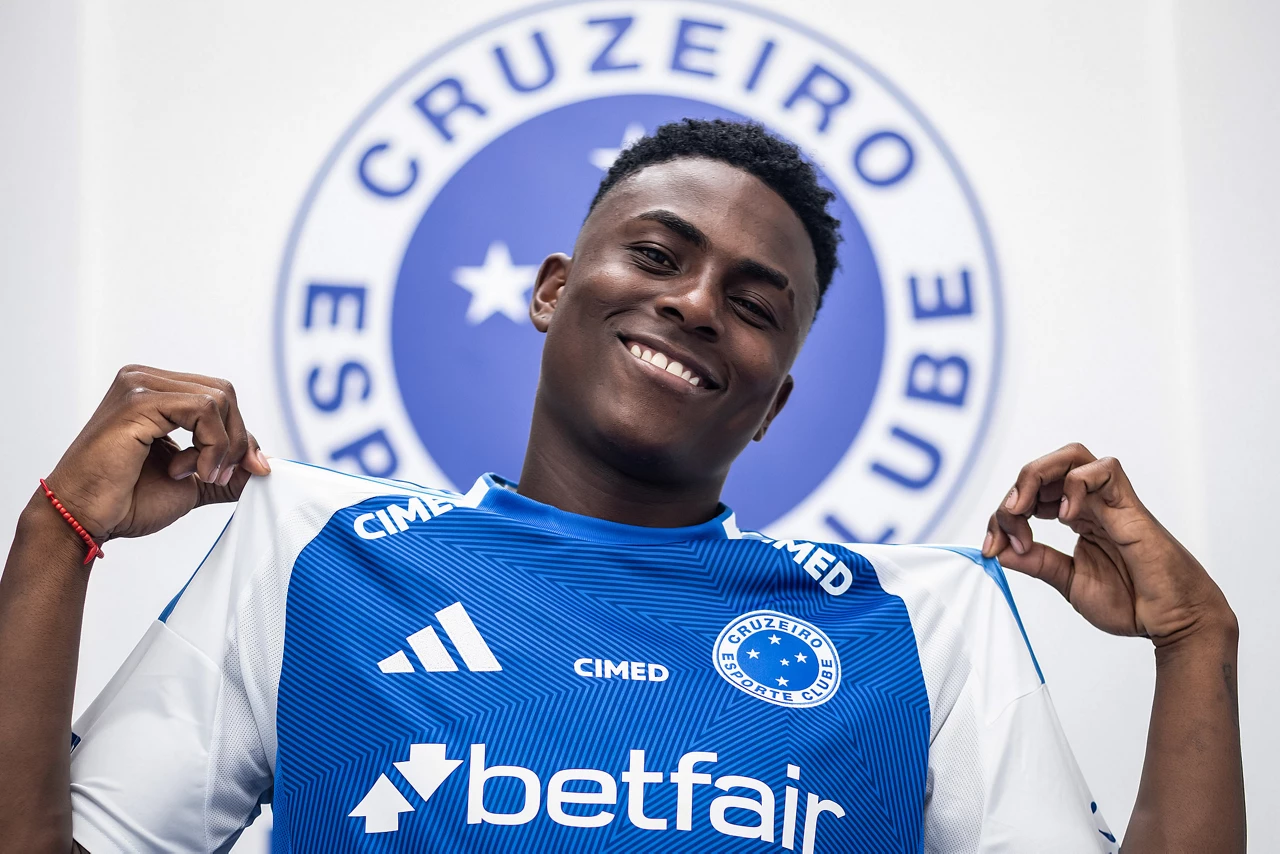O que Watkins fez contra o Liverpool não foi sorte — foi sistema Watkins marcou