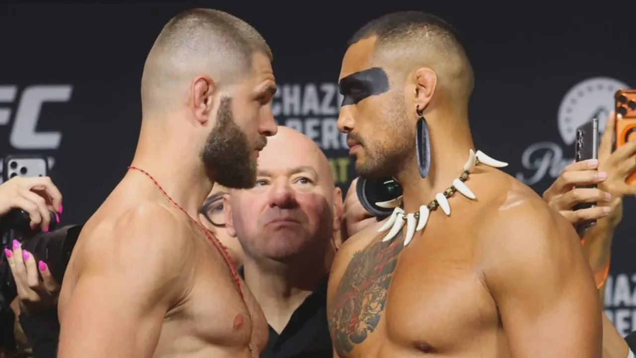 Melquizael Costa em posição de combate no octógono do UFC APEX em Las Vegas