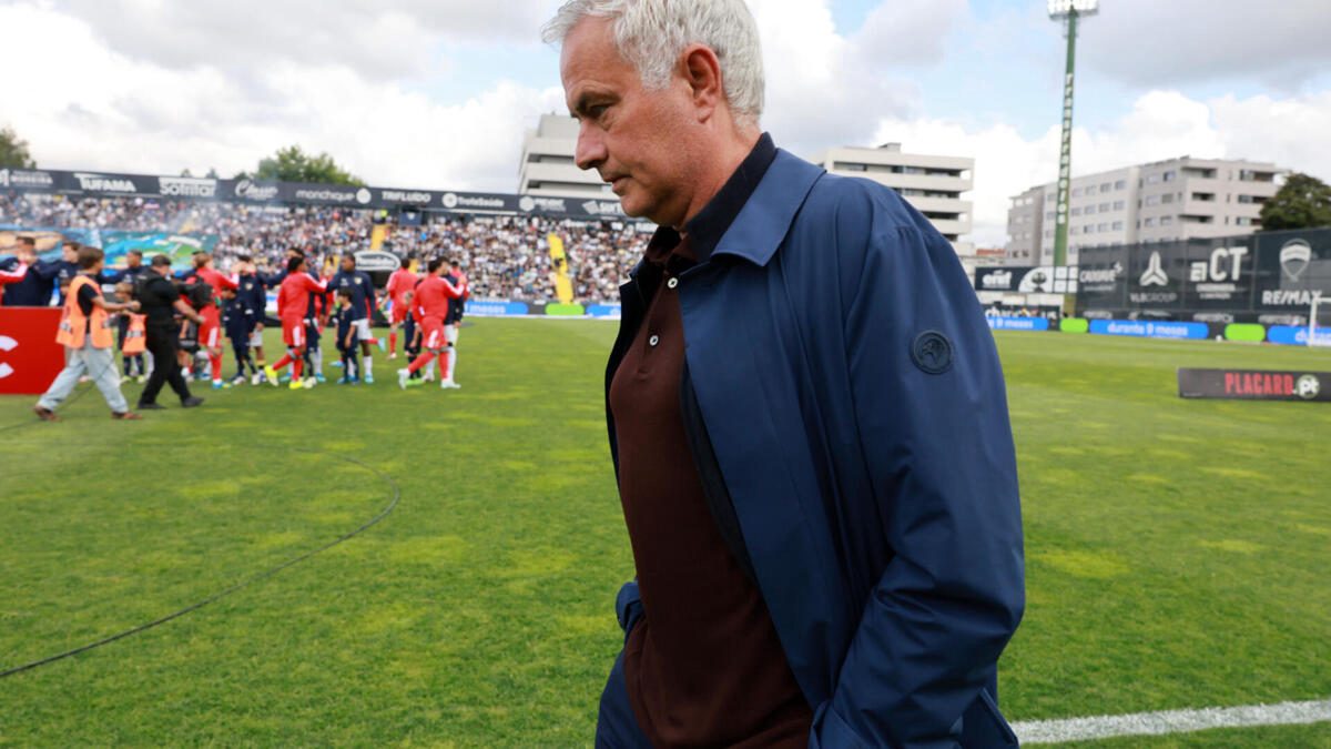 Uma proposta na gaveta e um domingo como prazo Mourinho segura a decisão até dom