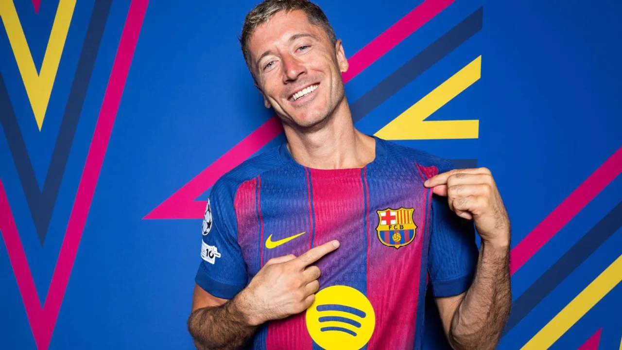 Lewandowski comemorando gol com a camisa do Barcelona no Camp Nou durante La Liga 2025-26