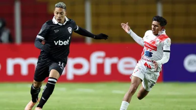 Vitor Roque ou Alerrandro: qual camisa 9 você compraria no Brasileirão 2026
