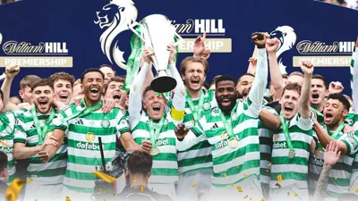 Celtic virou nos acréscimos e roubou o título que o Hearts esperava há 66 anos
