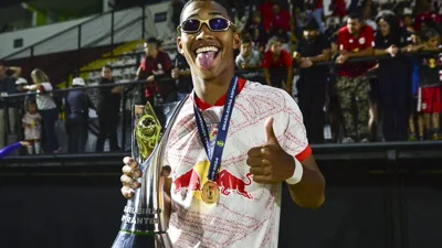 Lucas Barbosa e os 194 cm que o Bragantino aprendeu a usar na Sudamericana