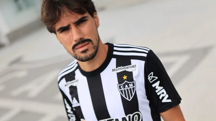 Igor Gomes, meia do Atlético Mineiro, com a camisa 17 durante partida do Brasileirão Série A 2026