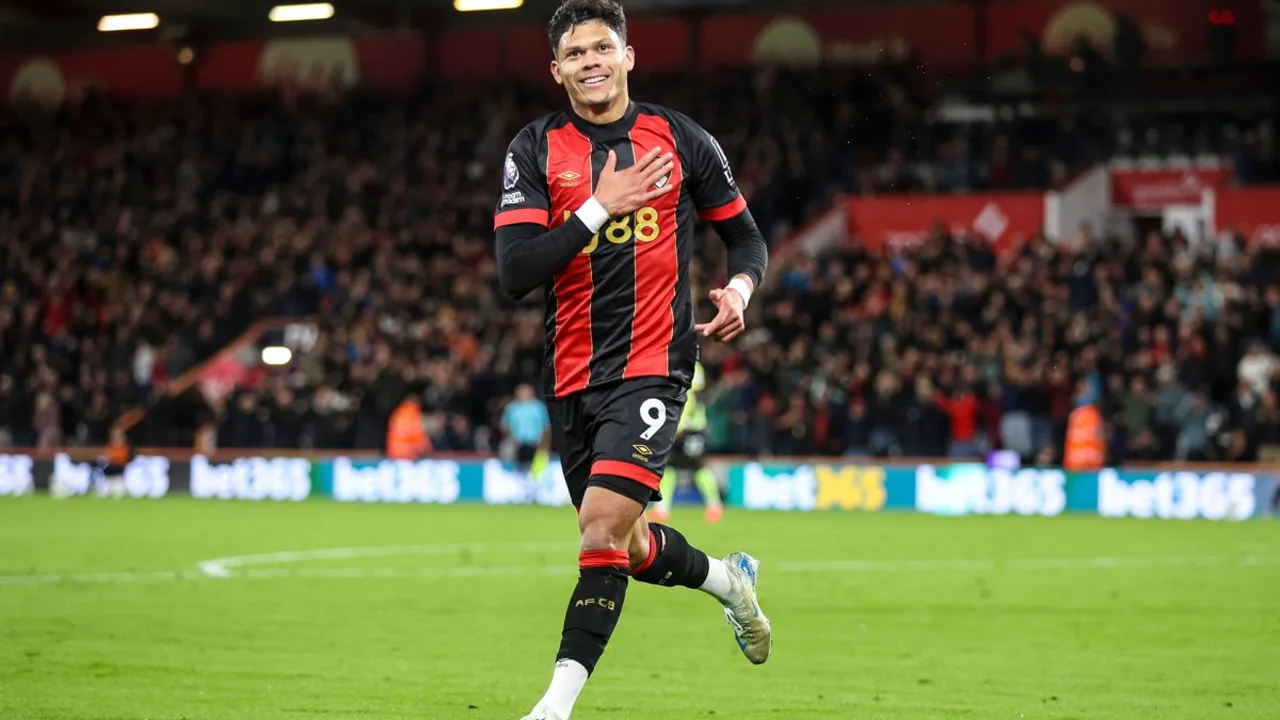 Evanilson, centroavante do AFC Bournemouth, em ação pela Premier League 2025/2026