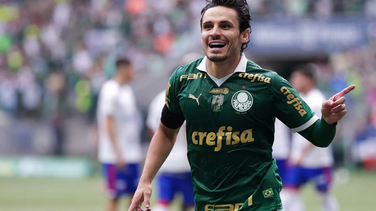 Raphael Veiga, meia do Palmeiras, com a camisa 23 durante partida do Brasileirão Série A 2026