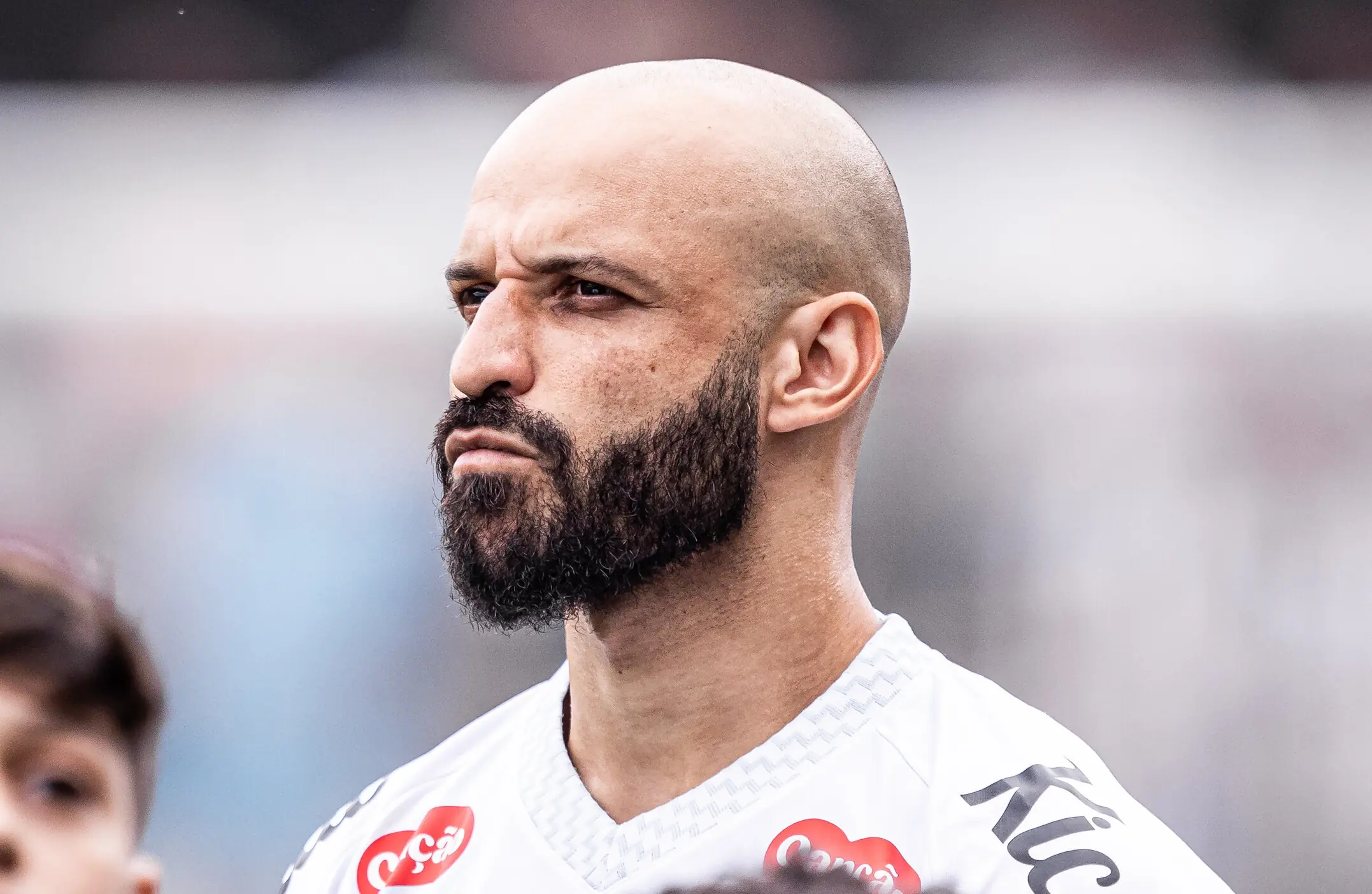 Se permanecer no clube atual Thaciano no Santos — o meia que chegou a