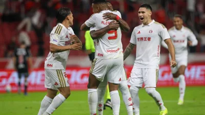 Carbonero e Alerrandro fizeram o Vasco desaparecer no Beira-Rio