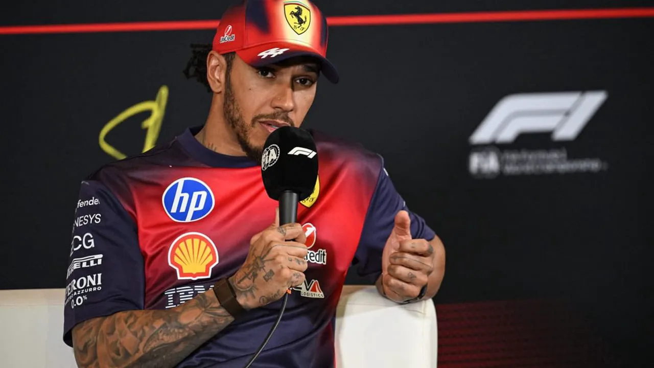 Lewis Hamilton no cockpit da Ferrari SF-26 durante o GP do Japão em Suzuka, 2026