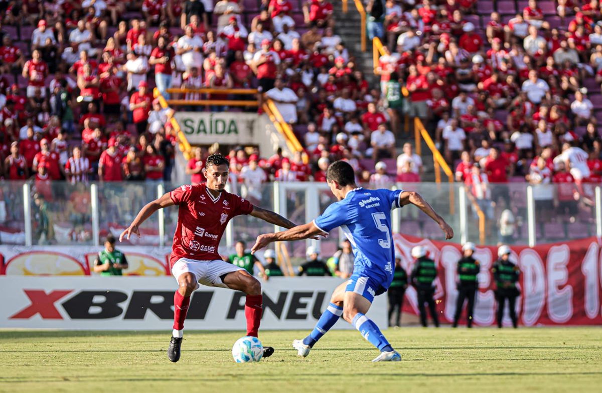 Três derrotas, seis jogos sem ganhar e um elenco que não aguenta Rafael admite q