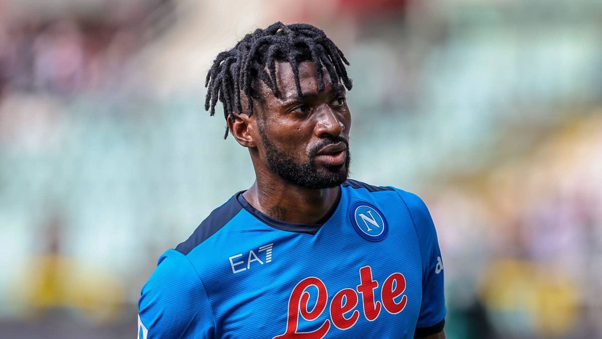 A expulsão que reescreveu o plano de jogo do Napoli no Etihad Conte sacrificou D