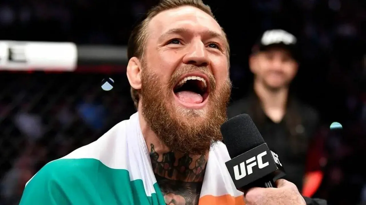Conor McGregor e Max Holloway frente a frente no octógono do UFC em Las Vegas