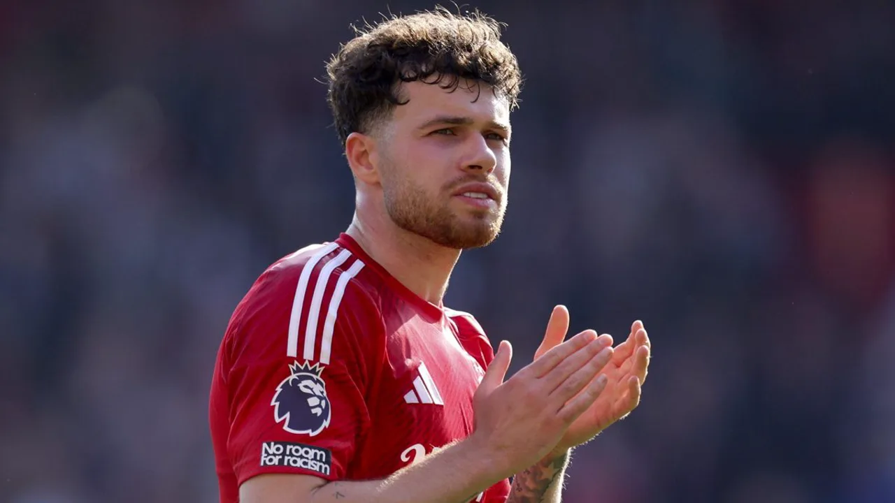 Neco Williams em ação pelo Nottingham Forest na Premier League 2025/26