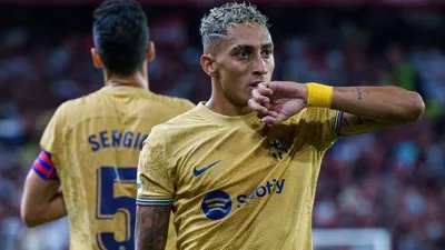 Raphinha contra Antony no Camp Nou — dois brasileiros e uma vaga na Copa