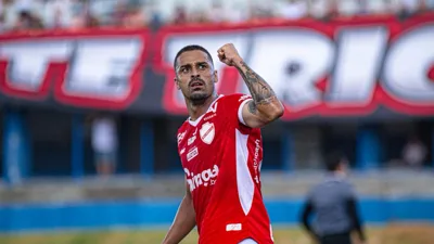Dellatorre e a camisa 49 que um atacante de 34 anos ainda sabe fazer valer