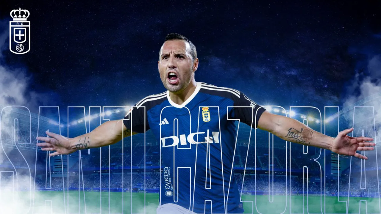 Santi Cazorla com a camisa do Real Oviedo no Carlos Tartiere em sua possível última partida na La Liga