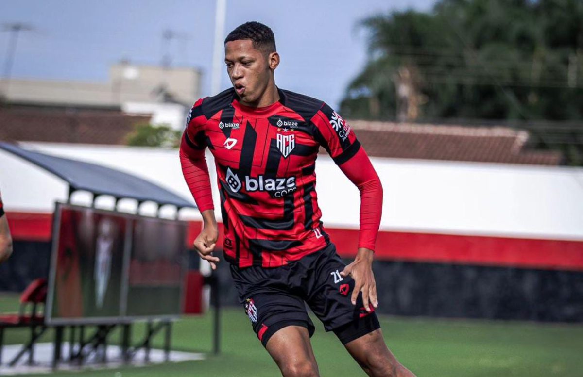 Início de carreira Por que Adriano Martins é o zagueiro mai
