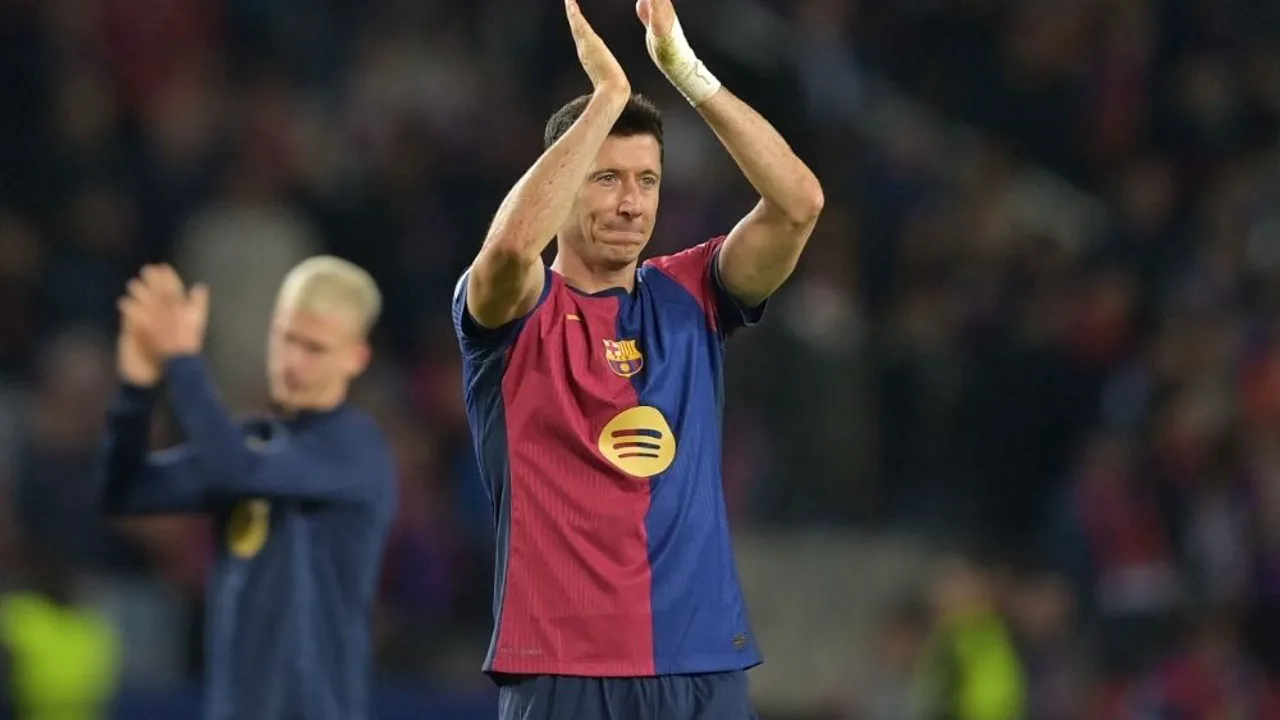 Robert Lewandowski com a camisa do Barcelona no Camp Nou em jogo de despedida pela La Liga 2026