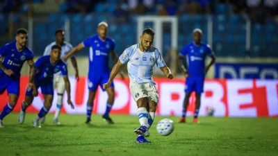 Bahia e Grêmio ficam no 0 a 0 na Fonte Nova em noite de bloqueios táticos