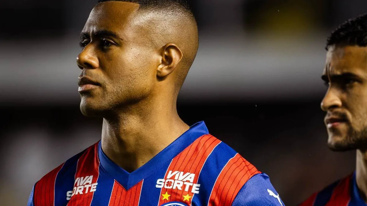 Erick, meia do Bahia, com a camisa 14 durante partida do Brasileirão Série A 2026