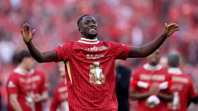 Ibrahima Konaté e a arte de ser o zagueiro que Liverpool não consegue dispensar