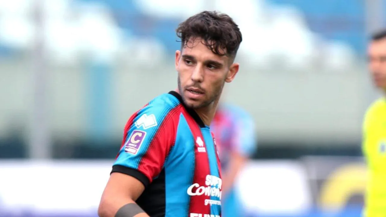Jogadores do Catania em campo durante jogo dos playoffs da Serie C italiana contra o Lecco