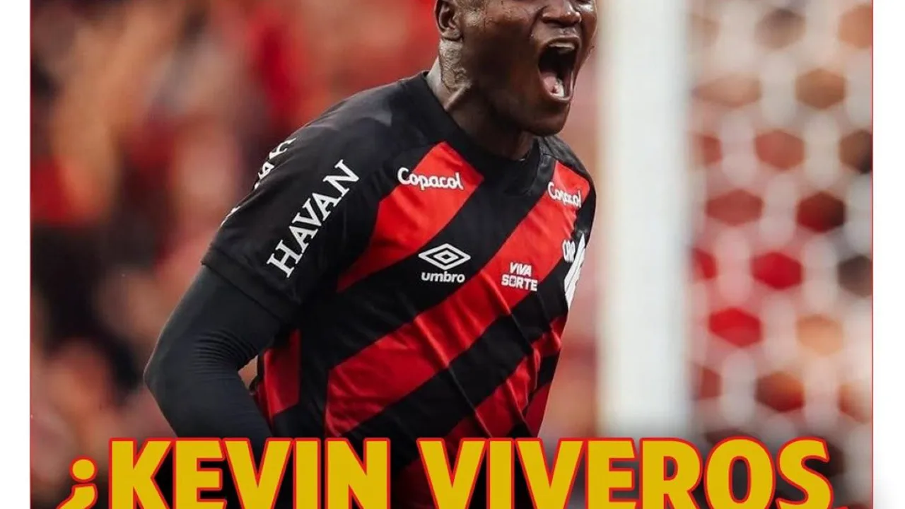Kevin Viveros comemorando gol pela Arena da Baixada com a camisa do Athletico no Brasileirão 2026