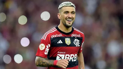O mago de Escallón Villa que o Flamengo quer no lugar de Arrascaeta