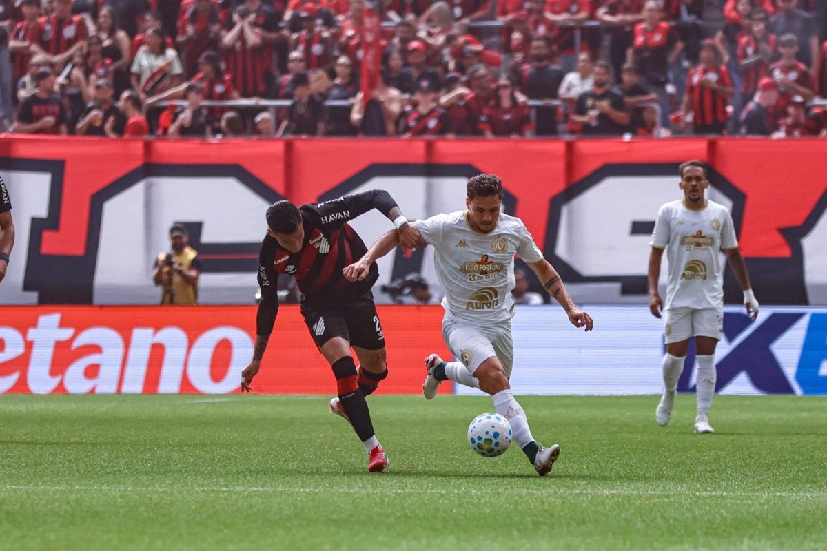 O time mandante entrou pensando em compactação e transição rápida Mendoza decide