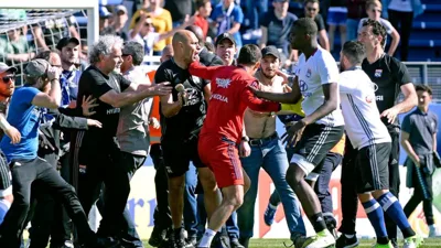 Quatro jogos paralisados e o futebol francês correndo contra o próprio relógio