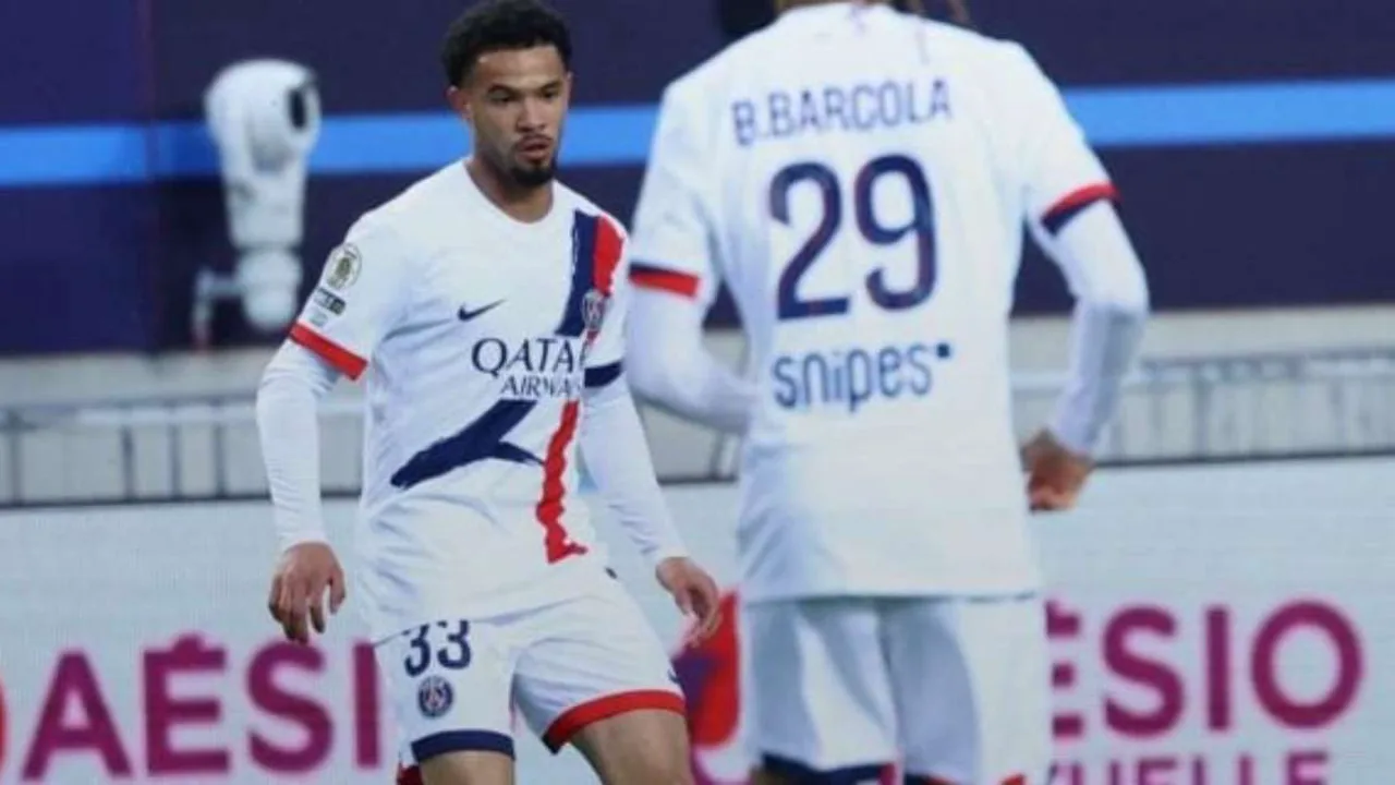 Jogadores do Paris FC comemorando gol da virada contra o PSG no Estádio Jean-Bouin pela Ligue 1