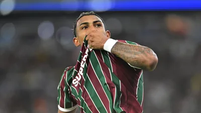 O elenco do Flu defende Zubeldía enquanto a torcida pede sua cabeça