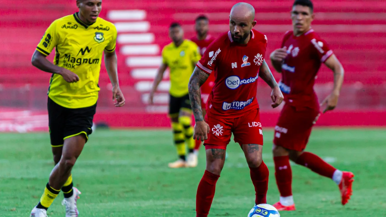 Jogadores do Náutico comemorando gol na vitória por 6 a 2 sobre o Operário-PR no Germano Kruger